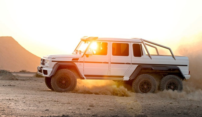 サーフトリップに理想的な車!?6輪駆動のメルセデス・ベンツG 63 AMG 6 X 6